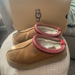 Gently used ugg platform slippers